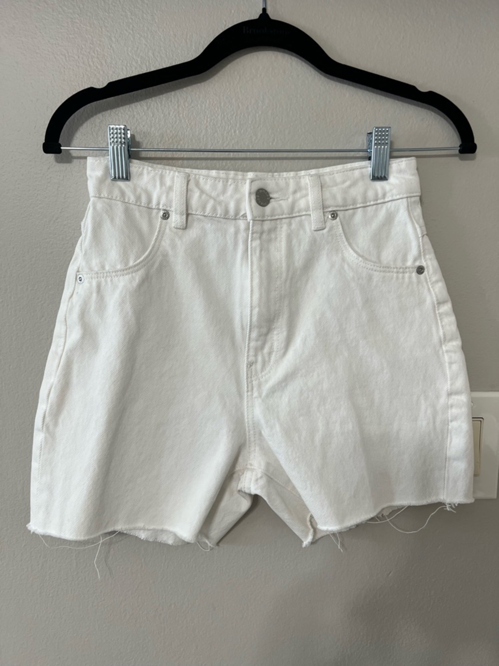 Rolla’s Dusters White Denim Shorts Size 25 High Rise Slim Raw Hem Mom Shorts